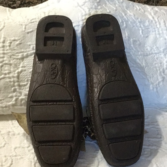 OKA b. Brown Rubber Mules w/ Animal Print Bow - Picture 3 of 3